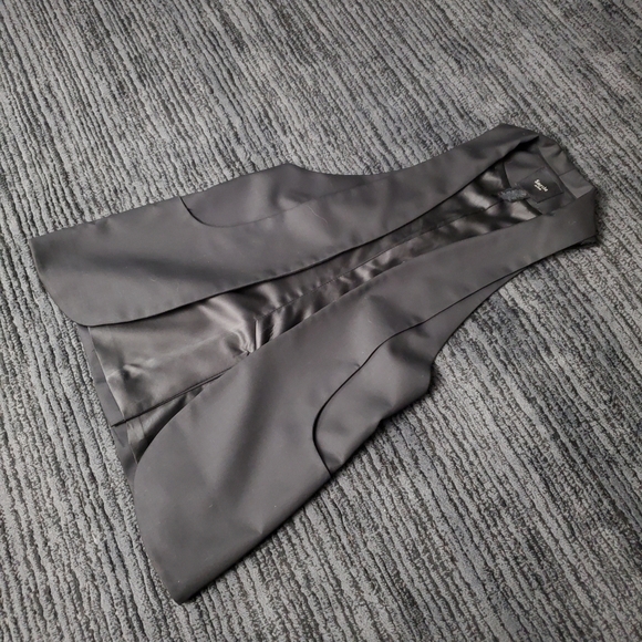 Smythe Women's Black Vest with Front Pockets - Picture 2 of 7